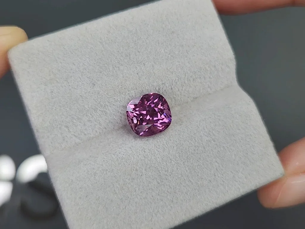 Espinela morada talla cojín de 2,96 quilates, Tanzania Image №4