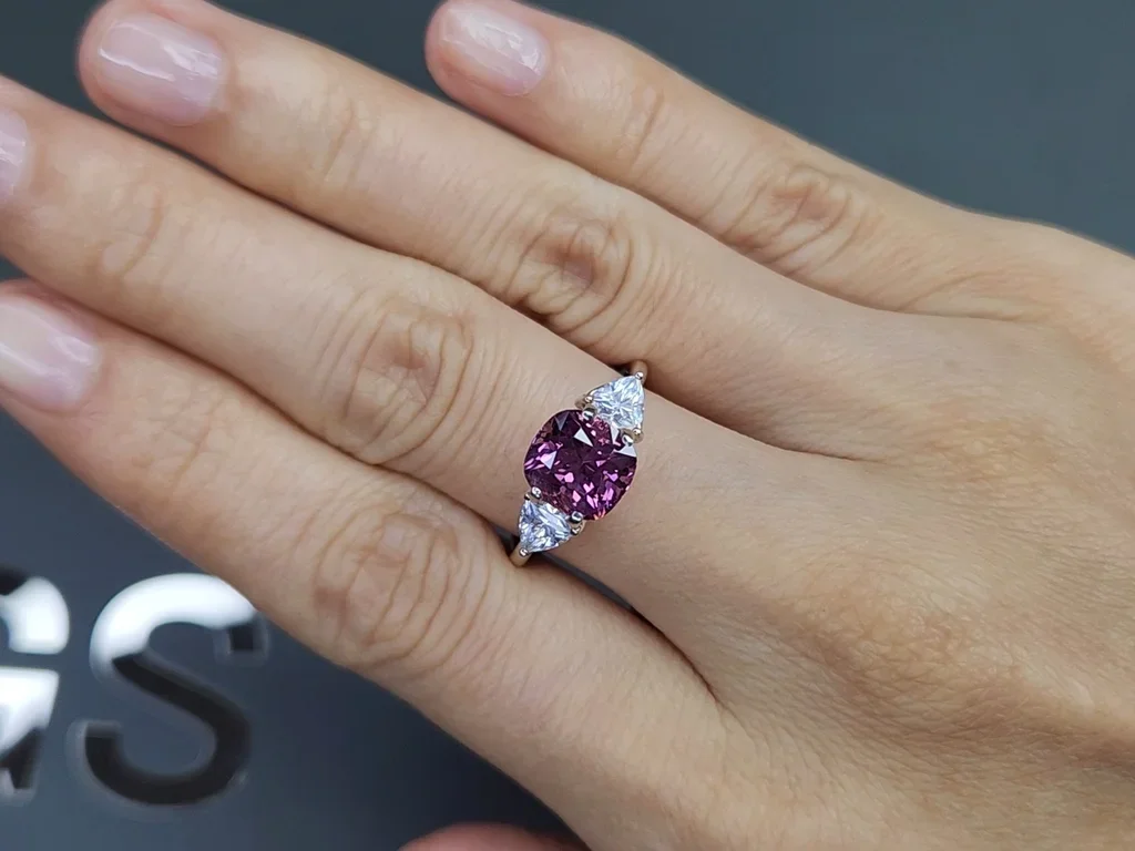 Espinela morada talla cojín de 2,96 quilates, Tanzania Image №5