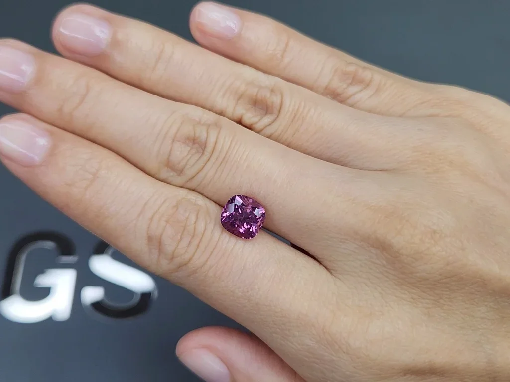 Espinela morada talla cojín de 2,96 quilates, Tanzania Image №2