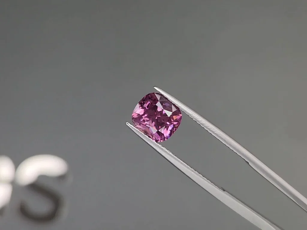 Espinela morada talla cojín de 2,96 quilates, Tanzania Image №3