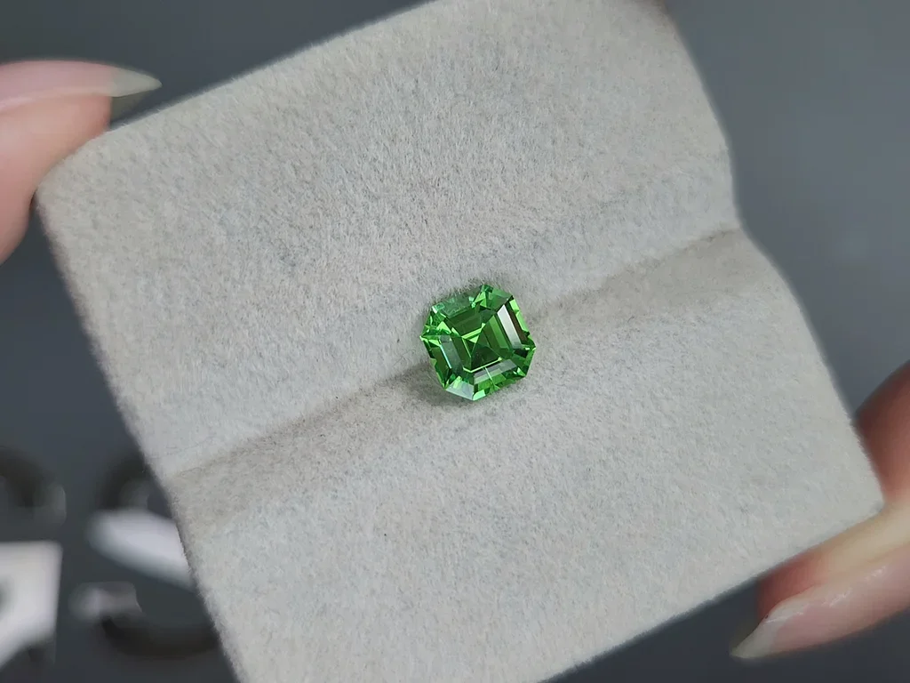 Neon Green tsavorite garnet in asscher cut 1.34 carats, Tanzania  Image №3