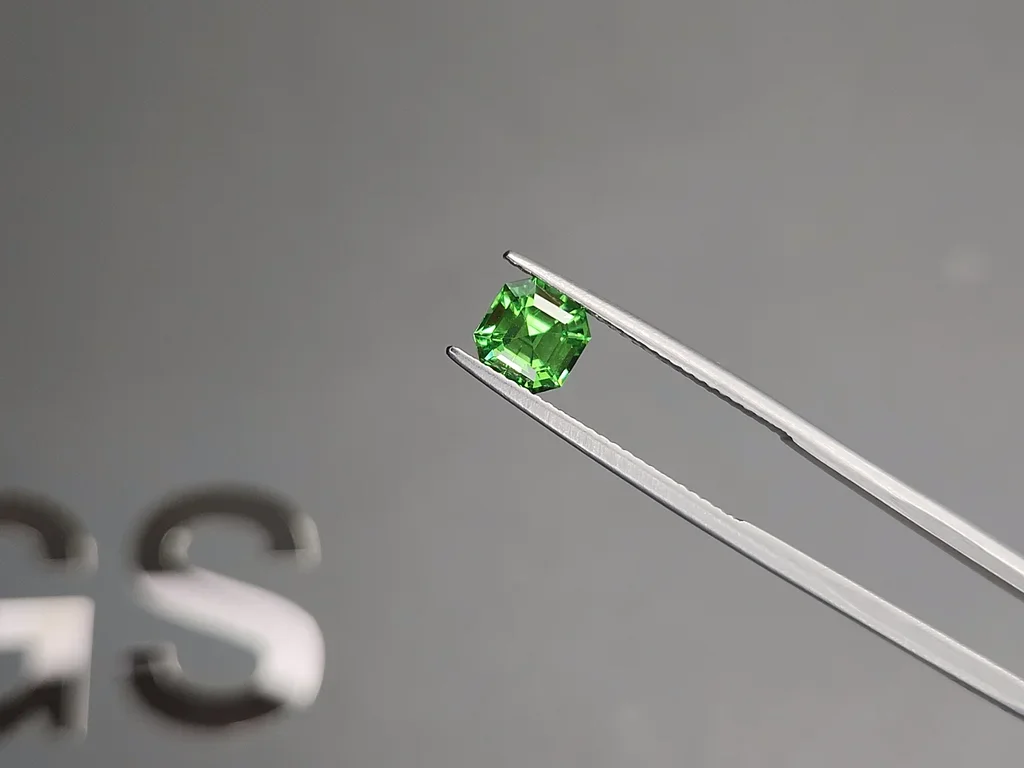 Neon Green tsavorite garnet in asscher cut 1.34 carats, Tanzania  Image №4