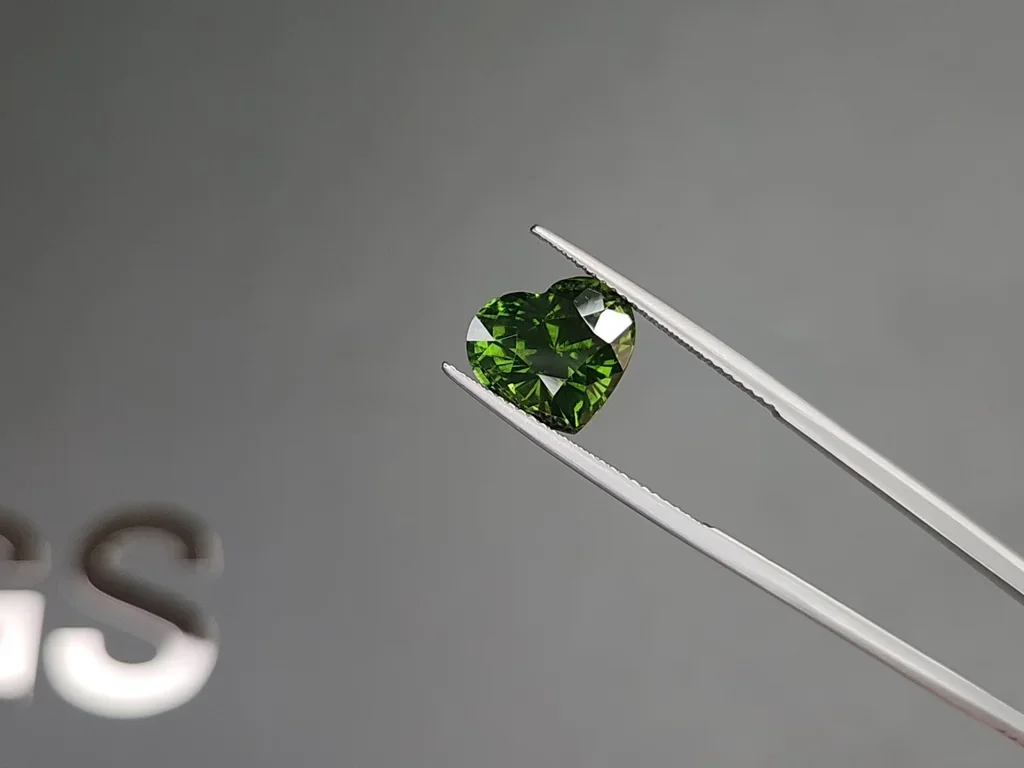 Green zircon in heart shape 7.01 Carats Image №3
