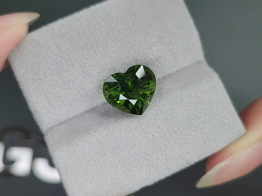Green zircon in heart shape 7.01 Carats Image №4
