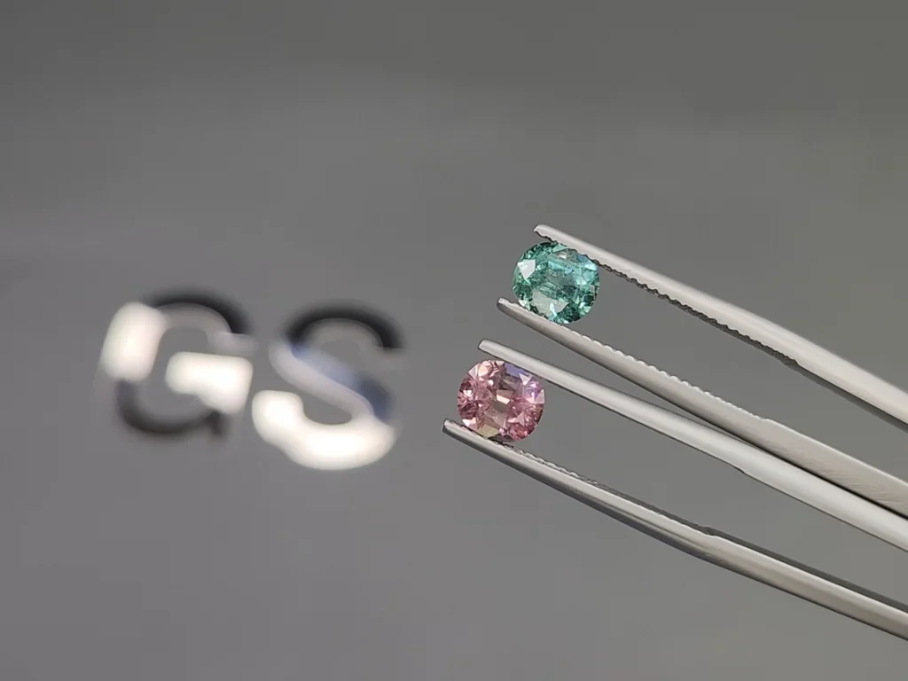 Kontrastierendes paar turmaline im ovalschliff 1,90 carats, Afghanistan Image №3