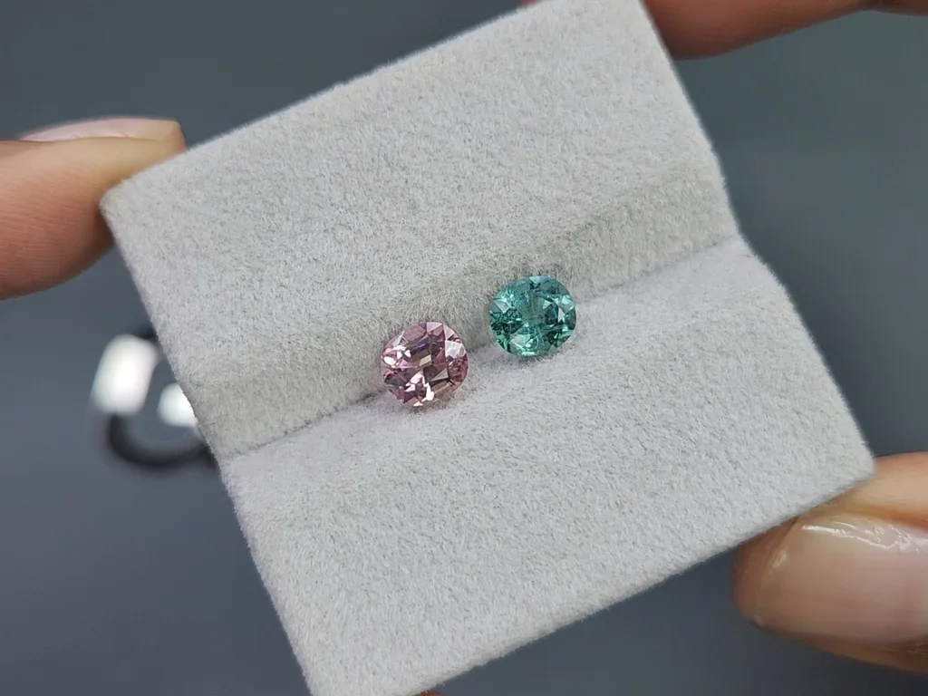 Kontrastierendes paar turmaline im ovalschliff 1,90 carats, Afghanistan Image №4
