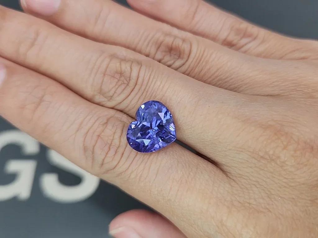 Unheated sapphire  color change heart shape 9.08 carats, Sri Lanka Image №2