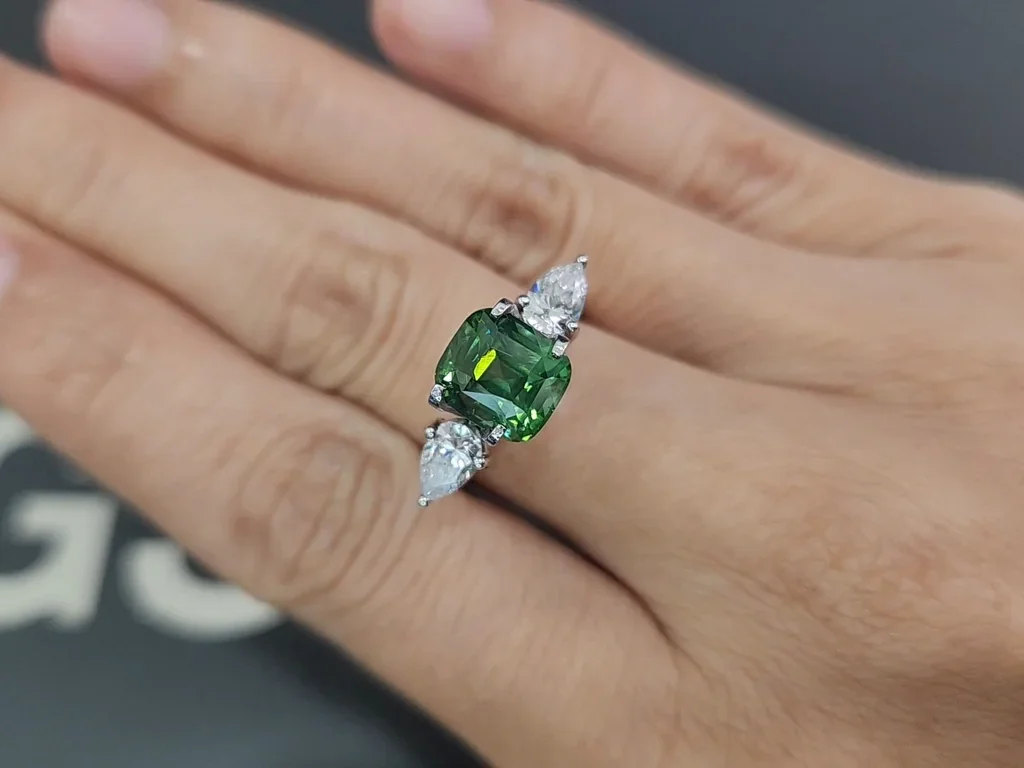 Green zircon cushion cut 3.28 carats, Tanzania  Image №5