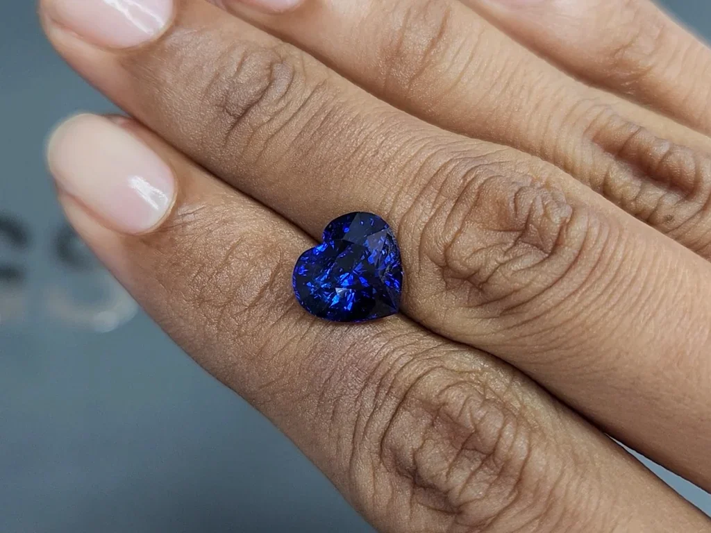 Sapphire Vivid Blue heart shape 5.01 carats, Sri Lanka  Image №2