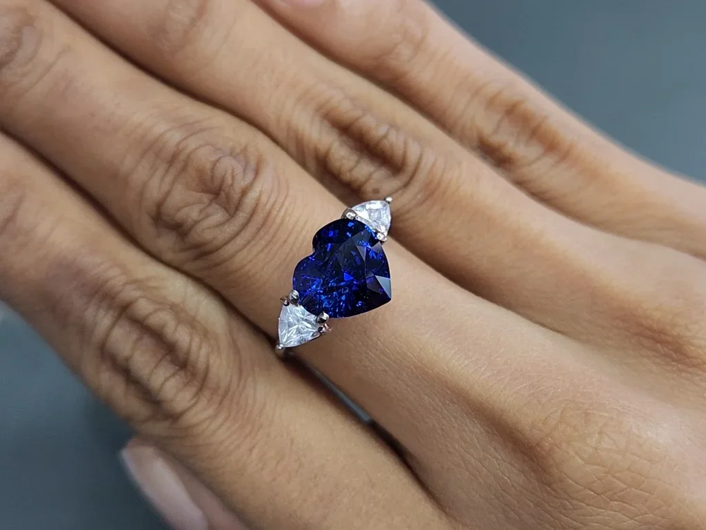 Sapphire Vivid Blue heart shape 5.01 carats, Sri Lanka  Image №5