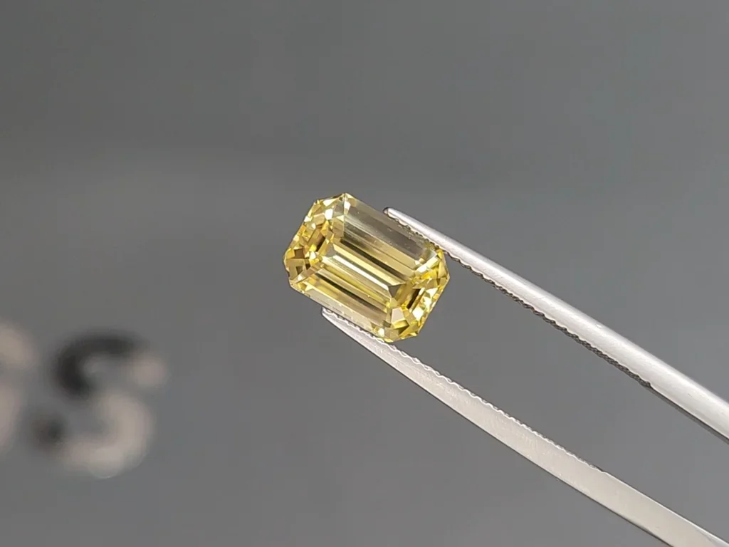 Unheated yellow sapphire octagon cut 4.02 carats, Sri Lanka Image №3