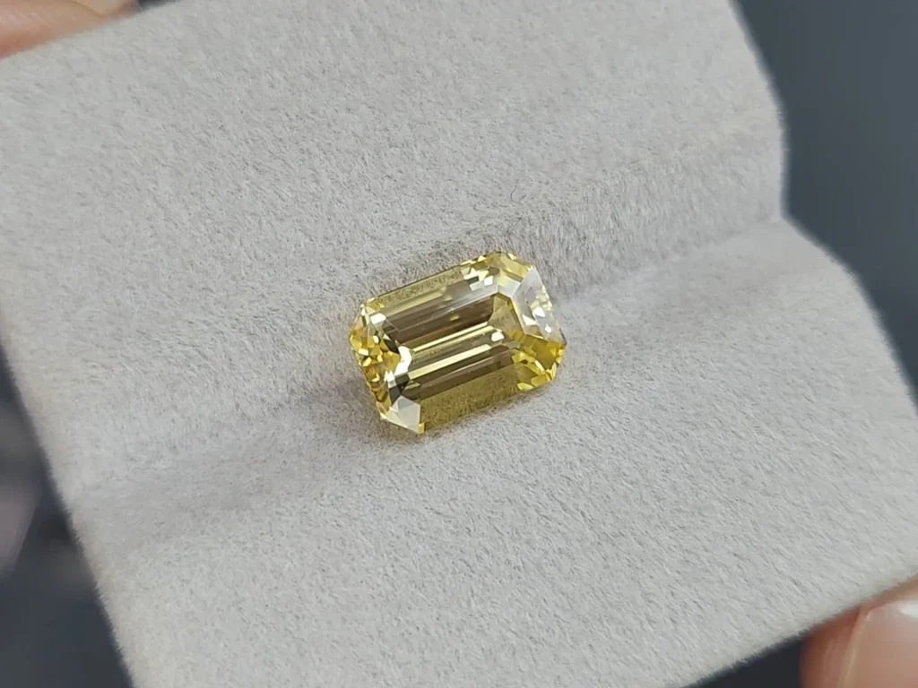 Unheated yellow sapphire octagon cut 4.02 carats, Sri Lanka Image №4