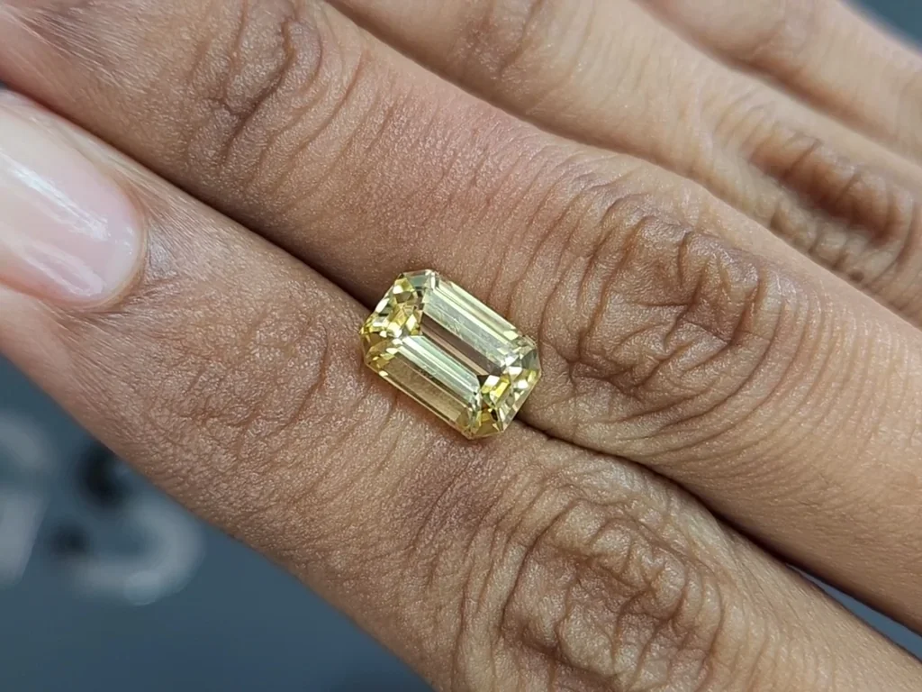 Unheated yellow sapphire octagon cut 4.02 carats, Sri Lanka Image №2