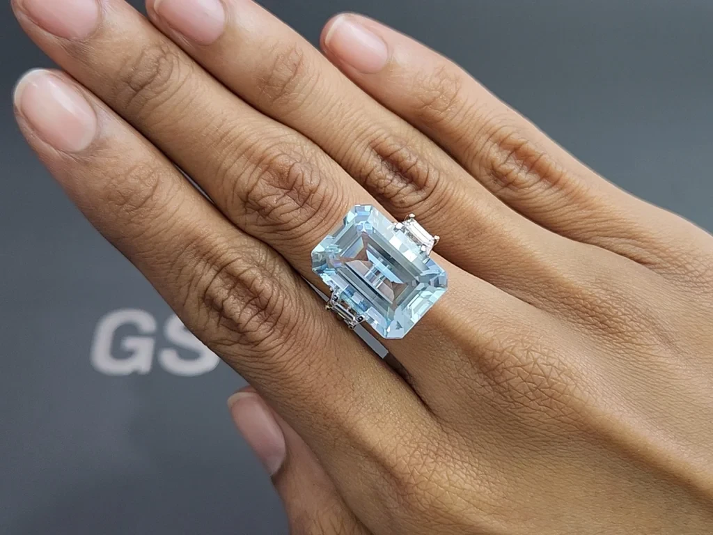 Una gran aguamarina de talla octogonal con un peso de 14,99 quilates, Madagascar  Image №5