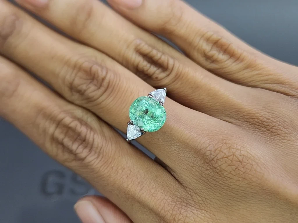 Diamant Paraiba vert néon, taille coussin, 4,30 carats, Mozambique Image №5