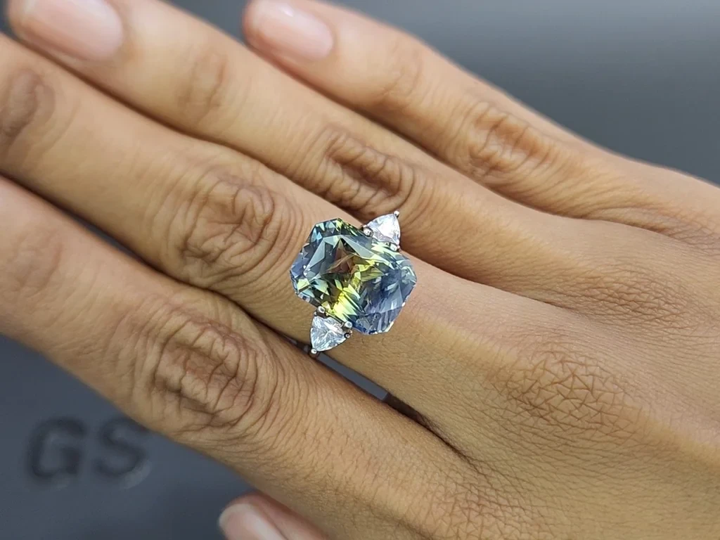 Unheated Bi-color sapphire in radiant cut  11.65 carats, Sri Lanka Image №5