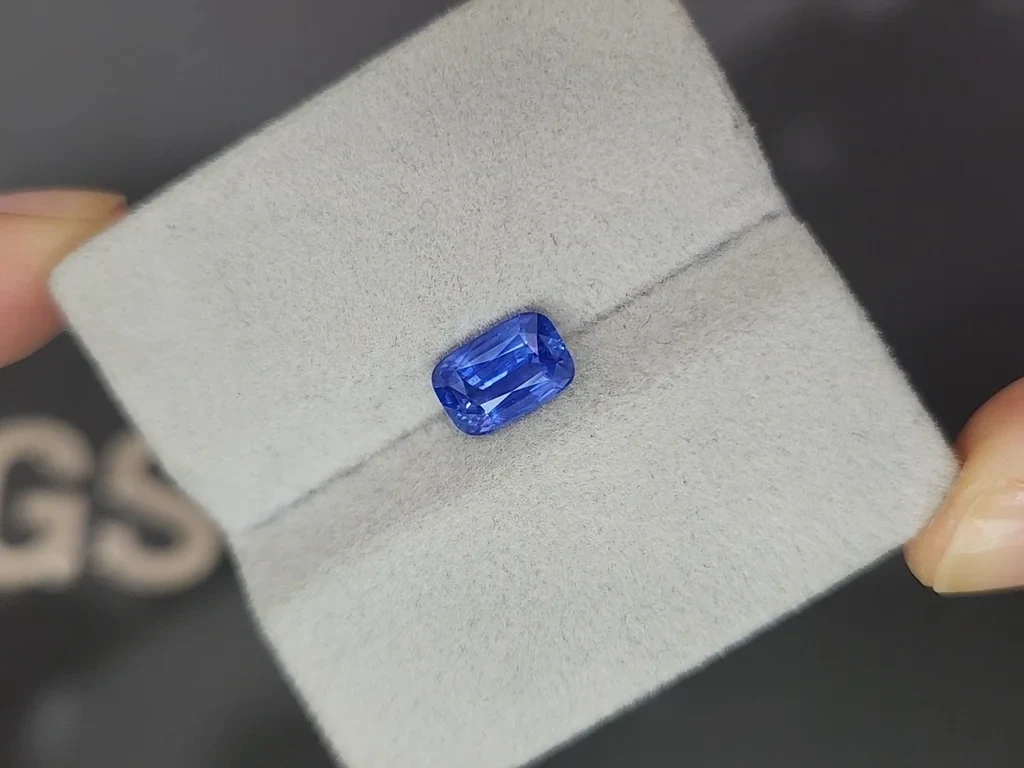 Unbehandelter Cornflower Blue saphir kissenförmig geschliffener 2,08 karat, Sri Lanka Image №4