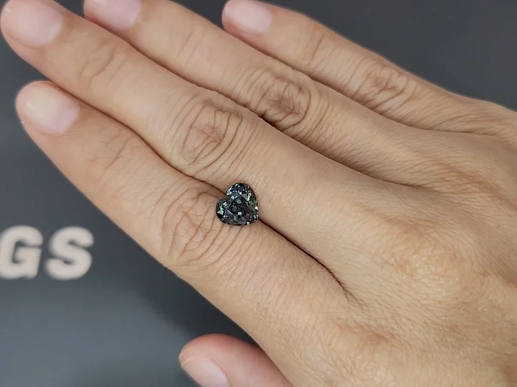 Unheated green sapphire heart shape 2.58 carats, Sri Lanka Image №2
