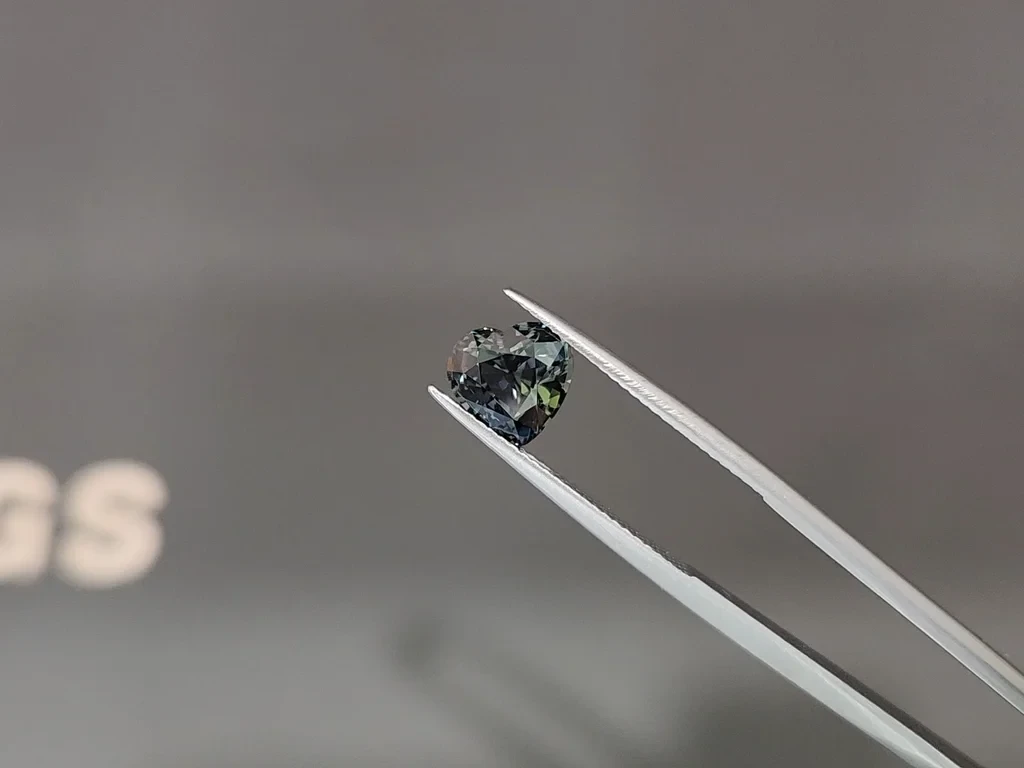 Unheated green sapphire heart shape 2.58 carats, Sri Lanka Image №3