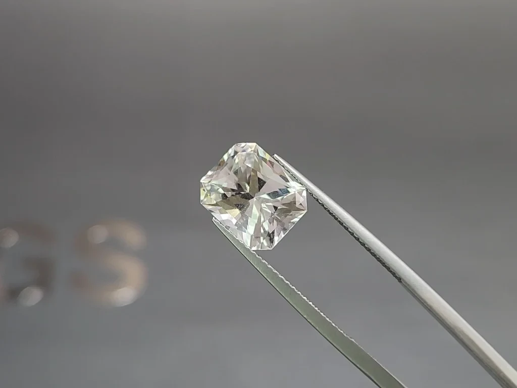 Kunzite light green radiant cut 5.05 carats, Pakistan Image №3