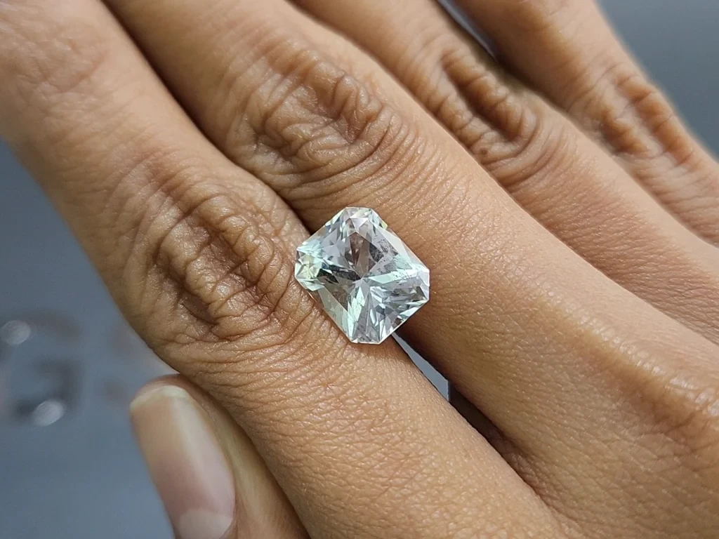 Kunzite light green radiant cut 5.05 carats, Pakistan Image №2