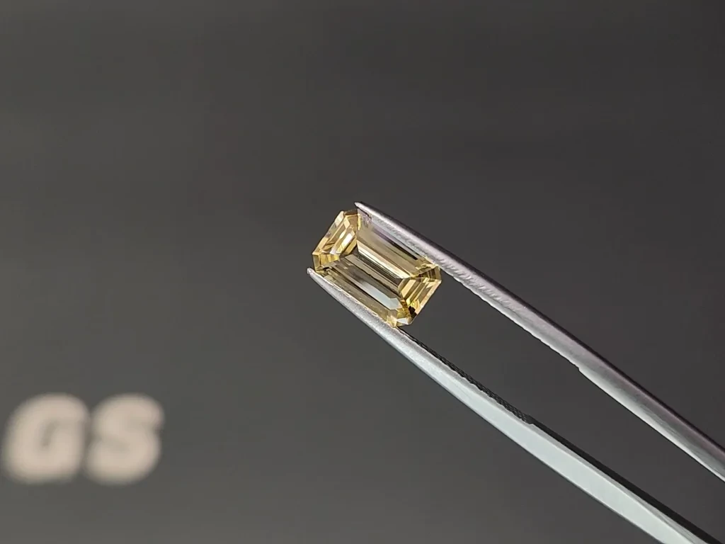 Unheated sapphire Vivid Yellow octagon cut  2.24 carats, Sri Lanka Image №3