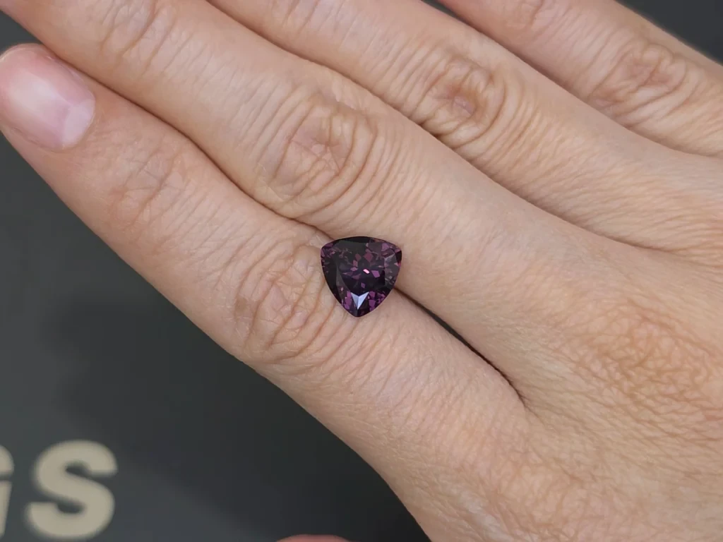 Purple spinel trillion cut 2.62 carats, Tanzania Image №2