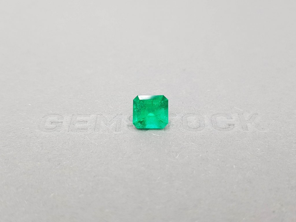 Colombian emerald 1.78 ct octagon cut, Vivid green Image №1