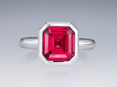 Ring with rhodolite garnet 5.60 carats in 18K white gold photo