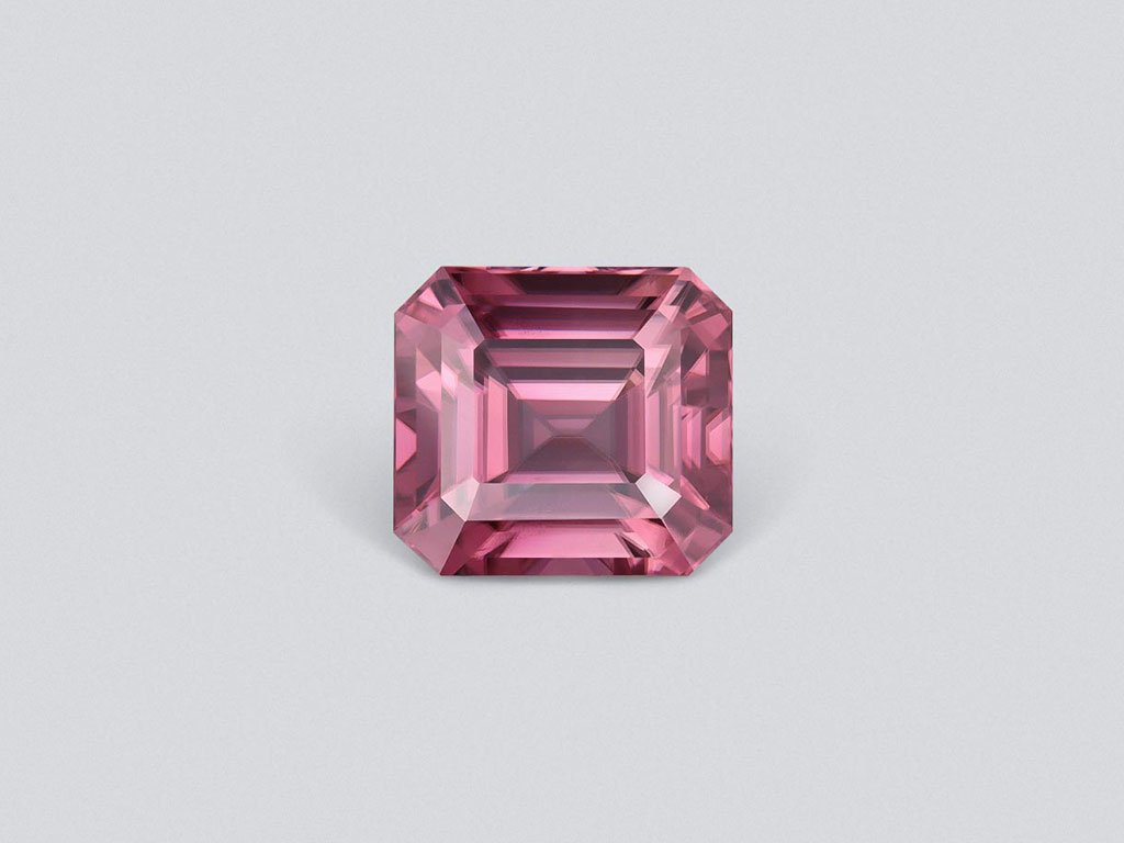 Intense red hyacinth zircon in octagon cut 10.29 ct Image №1