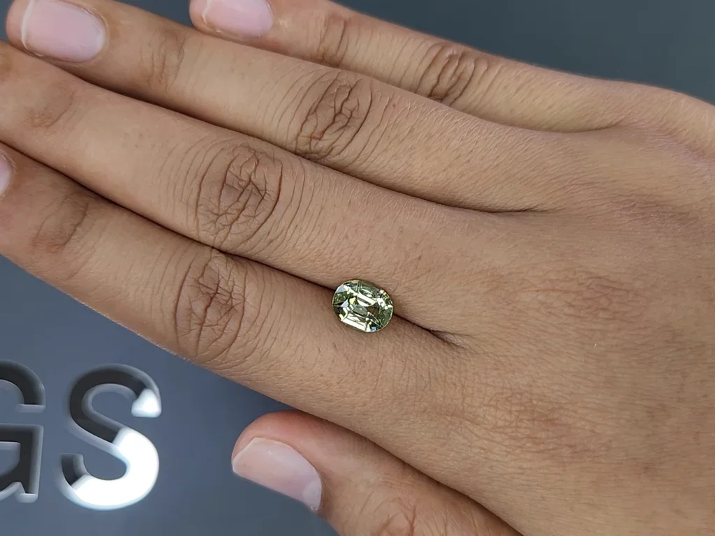 Granate grosular verde amarillento, talla ovalada, 2,02 quilates, Tanzania Image №2