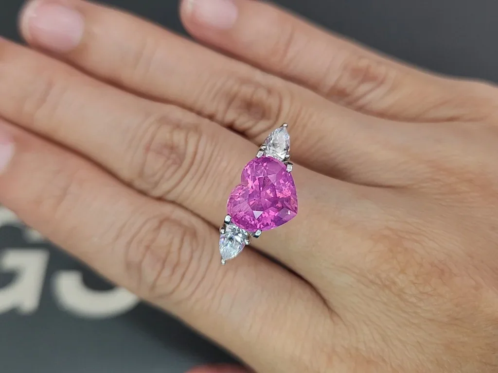 Unheated vivid pink sapphire with rutile silk effect in heart shape 6.13 carats, Sri Lanka Image №5