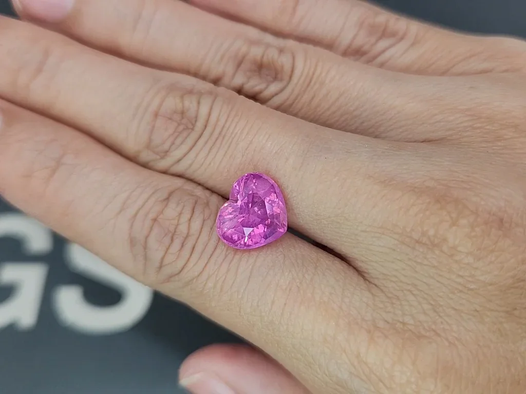 Unheated vivid pink sapphire with rutile silk effect in heart shape 6.13 carats, Sri Lanka Image №2