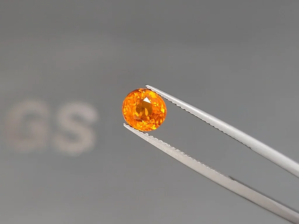 Granate Espesartina color Fanta de talla ovalada de 2,55 quilates, África Image №3