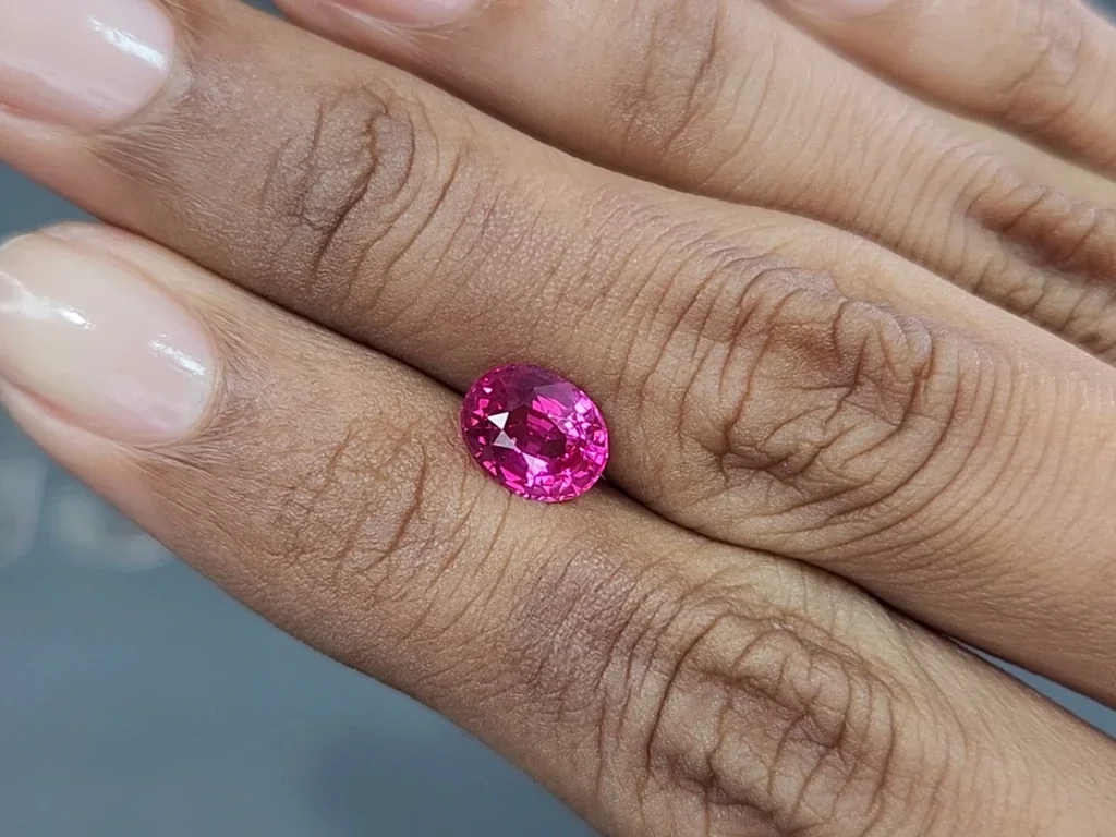 Zafiro ovalado rosa intenso sin calentar de 2,05 carats, de Sri Lanka   Image №2