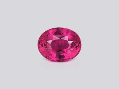 Unbeheizter leuchtend rosa ovaler saphir 2,05 carats, Sri Lanka   photo