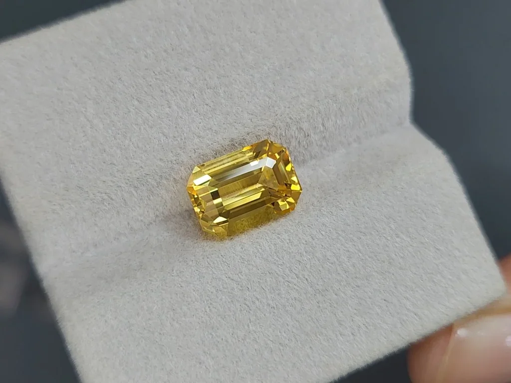 Zafiro amarillo de talla octogonal de 4,50 carats, Sri Lanka Image №4