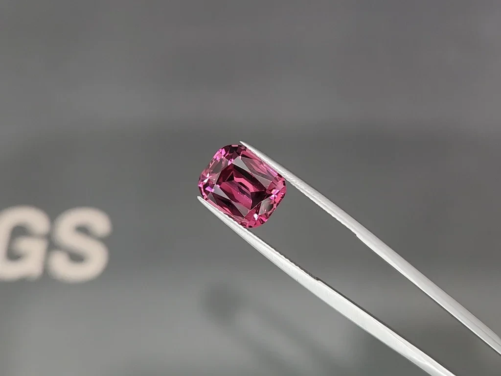 Rhodolith-granat kissenförmiger, leuchtend rosa 6,53 karat,Tansania Image №3