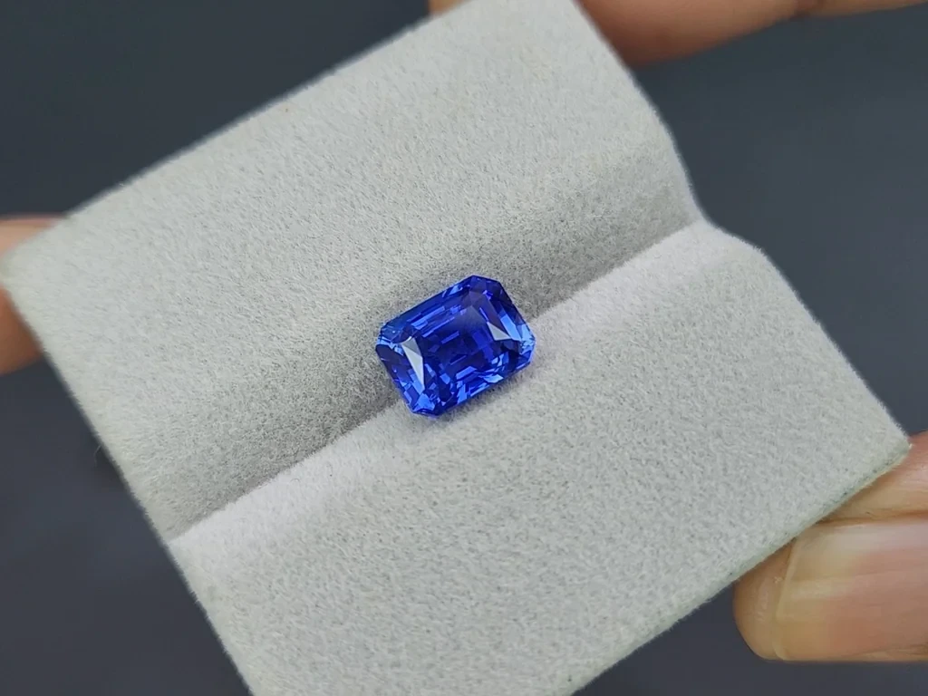 Un saphir bleu royal de 3,59 carats, taille octogonale,du Sri Lanka, non chauffé Image №4