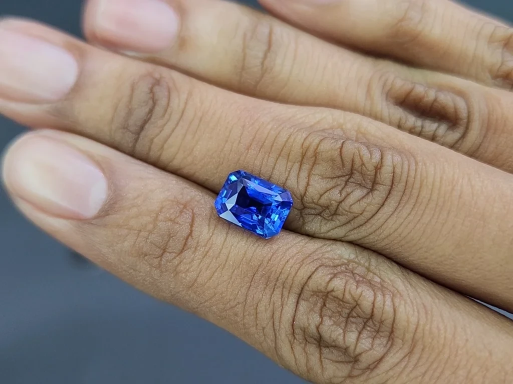 Un saphir bleu royal de 3,59 carats, taille octogonale,du Sri Lanka, non chauffé Image №2