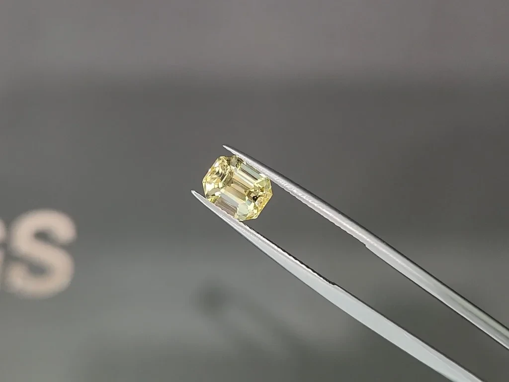 Unheated yellow sapphire in octagon cut 3.04 carats, Sri Lanka Image №3
