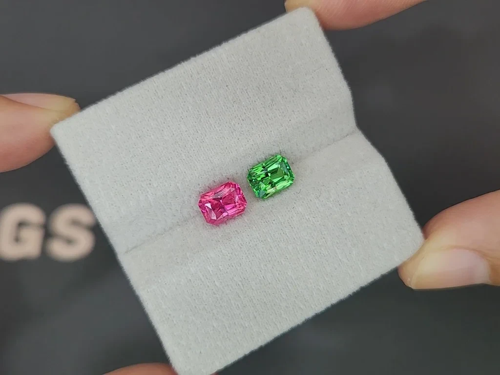 Kontrastreiches paar aus tsavorit und spinell im radiant-schliff 2,58 karat, Tansania Image №4