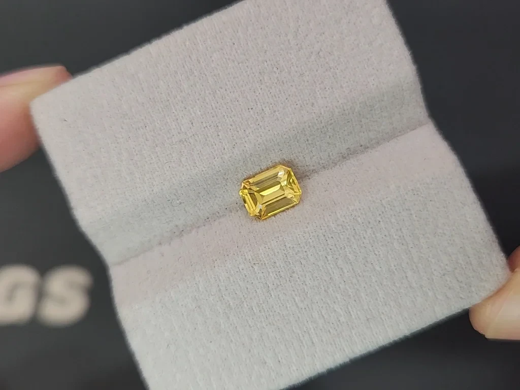 Sapphire Vivid Yellow octagon cut 1.12 carats, Sri Lanka Image №4