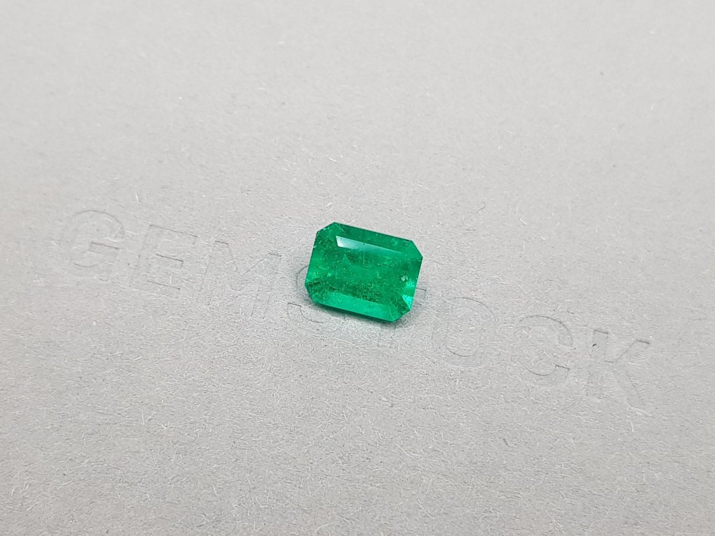 Colombian emerald Vivid Green 1.95 ct octagon cut Image №2
