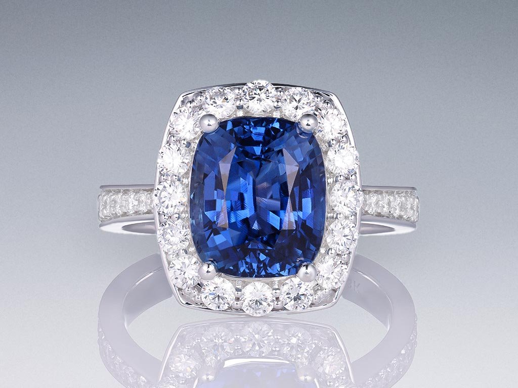Ring with 5.11 carat Cornflower sapphire and diamonds in 18K white gold Image №1