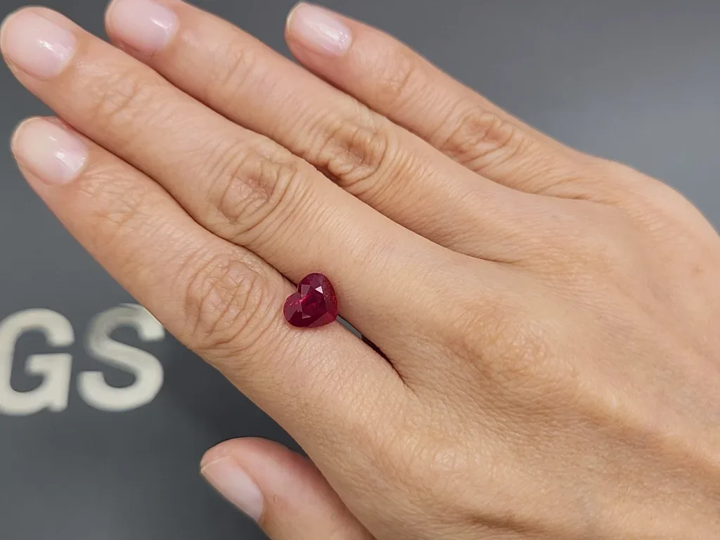 Burmese Pigeon's Blood ruby in heart shape 3.01 carats, GRS Image №2