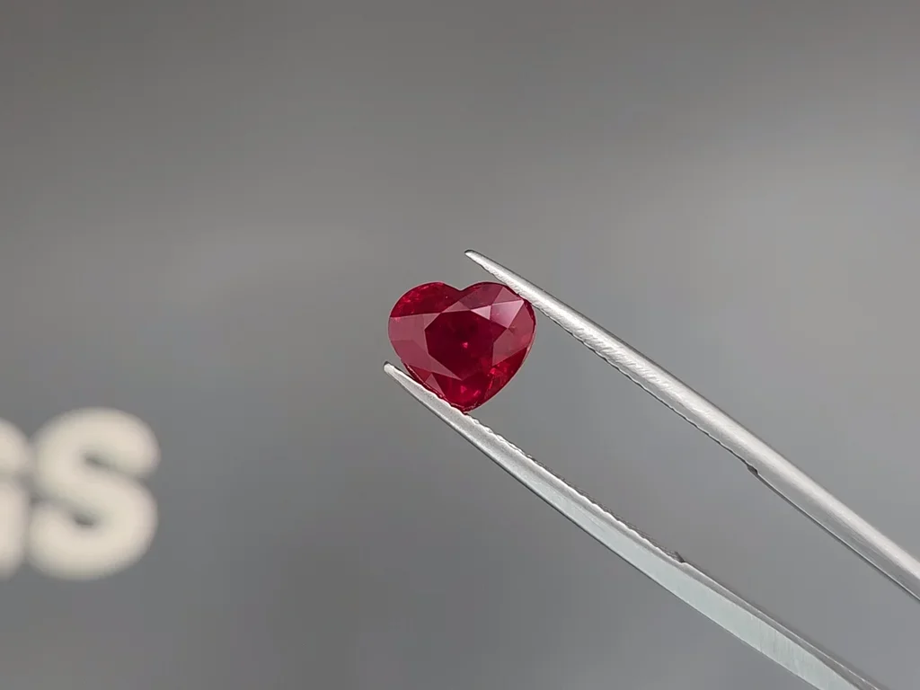 Burmese Pigeon's Blood ruby in heart shape 3.01 carats, GRS Image №3