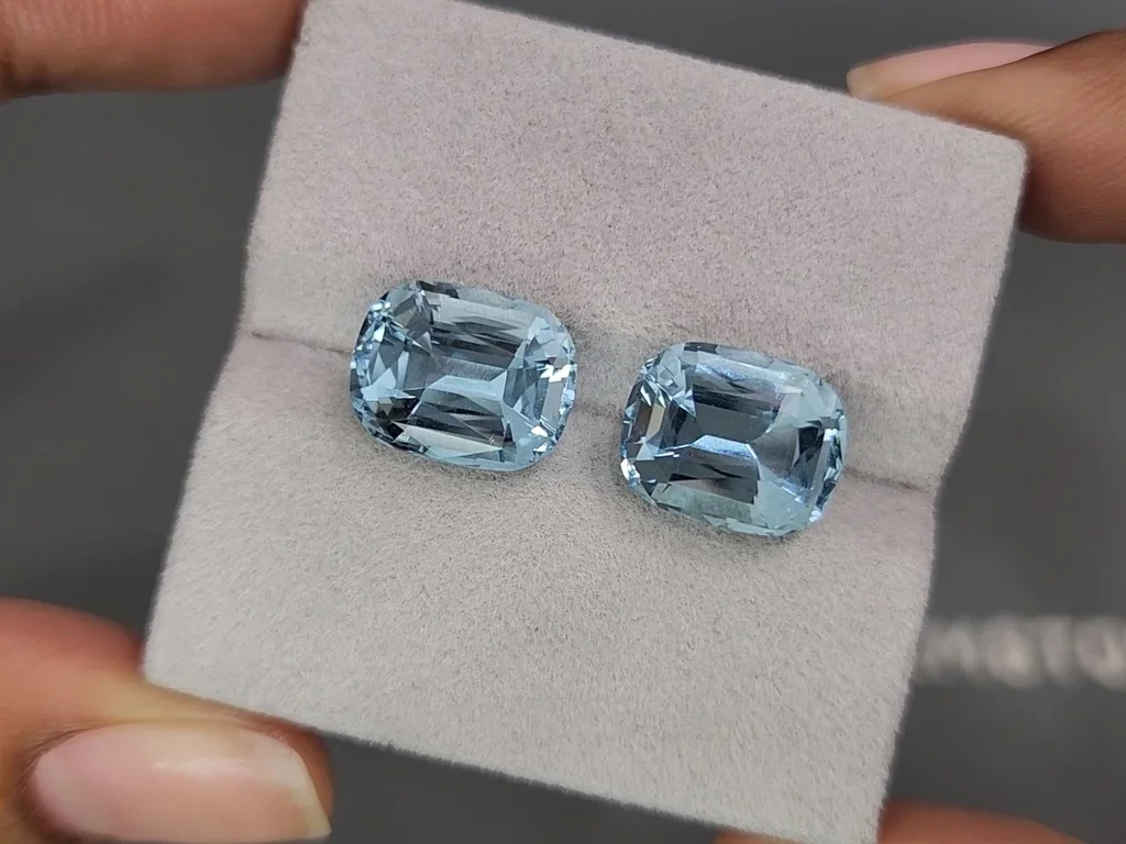 Pair of large cushion-cut "Santa Maria" aquamarines 10.33 carats, Africa Image №4