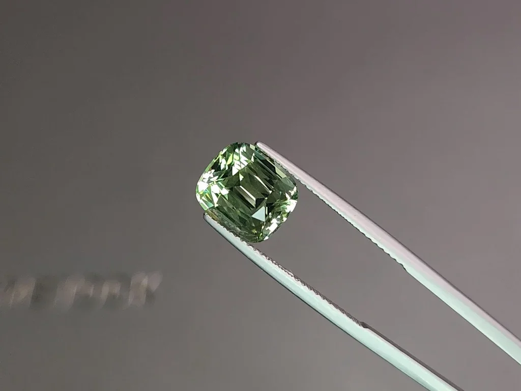 Crisoberilo con contenido de vanadio y talla cojín de 5,13 quilates Image №3
