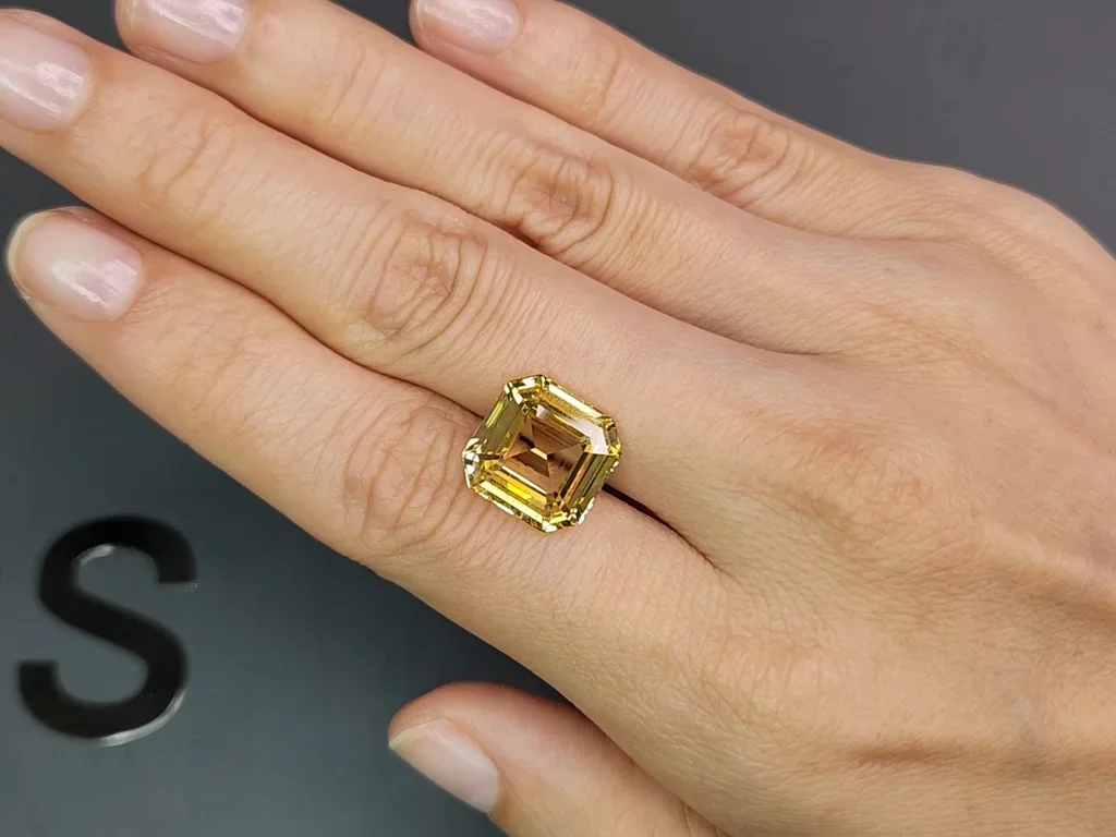 Untreated vivid yellow sapphire in octagon cut 10.14 carats, Sri Lanka Image №2